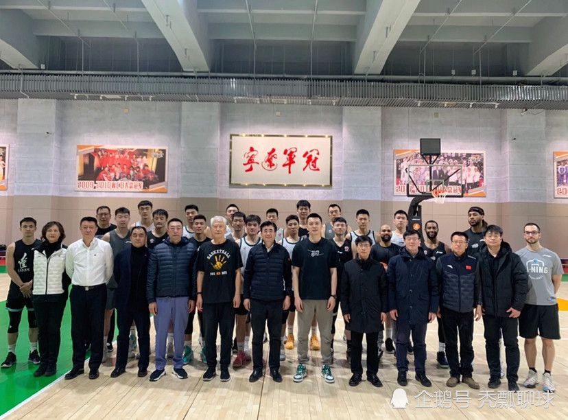 不满意早干嘛去了，而且，这次的拍摄，黎漾分明就表现得十分，非常，特别的好，好吗？虽然心里在吐槽，面上郑宇波还是笑嘻嘻的说道，小漾这不挺好的吗，漂亮极了，先前你还赞不绝口来着，你忘了？郑宇波刻意提醒，摄影师揉了揉眉心，宇哥，我不是说小漾不好，我的意思是，小漾还可以拍得更好，我刚刚才忽然意识到这点。